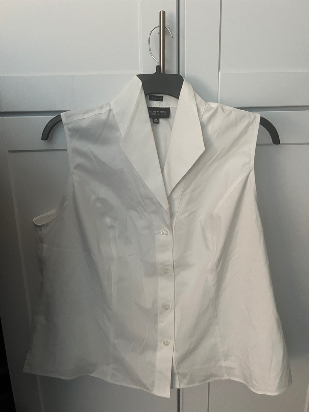 Jones New York White Sleeveless Button-Down Collared Top